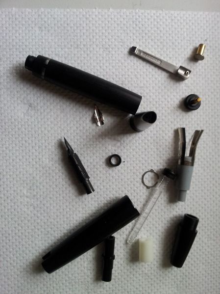 File:Lamy2000-disasm013.jpg